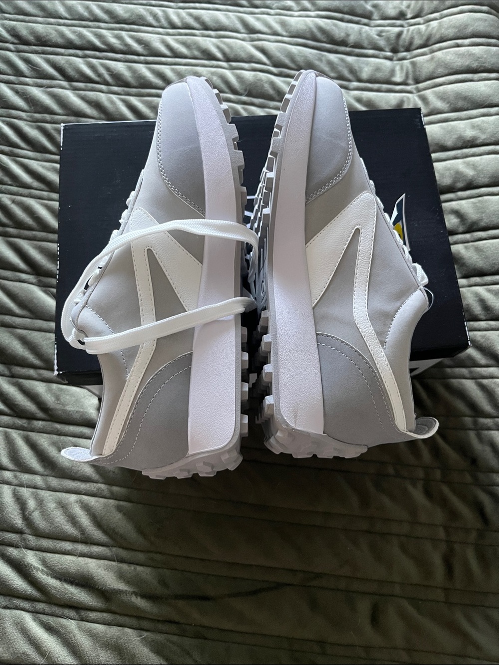 DV by Dolce Vita NWT Bynx  Womens Light Gray & White Casual Sneakers Size 9 - Picture 8 of 10